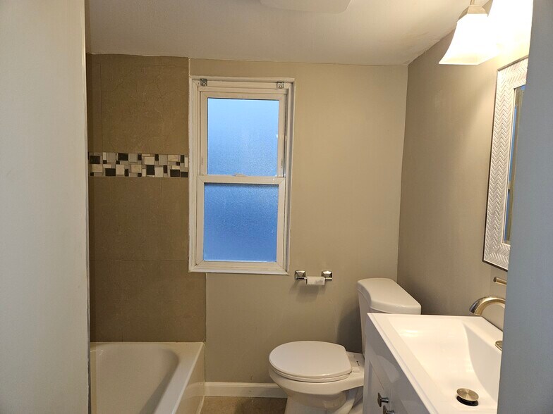 Building Photo - 8715 Ridge St