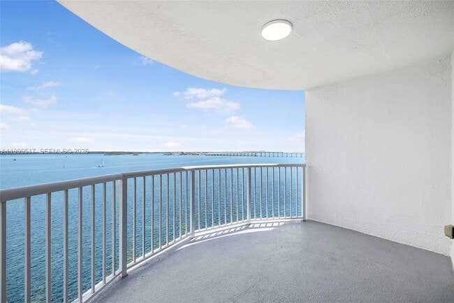 Building Photo - 1420 Brickell Bay Dr