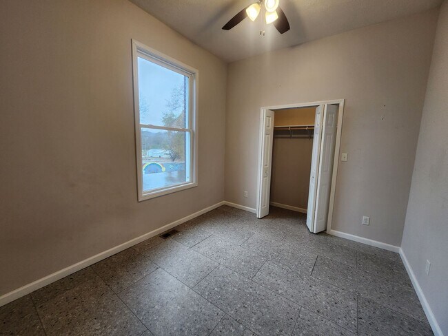 Building Photo - 458 N 9th St