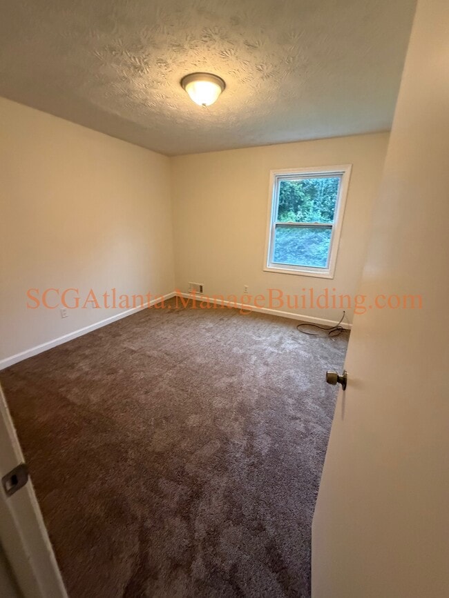 Building Photo - 300 Edna Dr