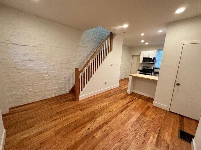 Building Photo - Beautifully  renovated 2BR house with Nice...