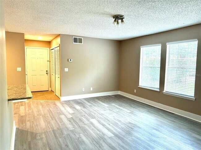 Building Photo - 6064 Westgate Dr