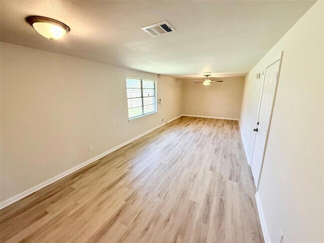 Building Photo - 14106 White Heather Dr