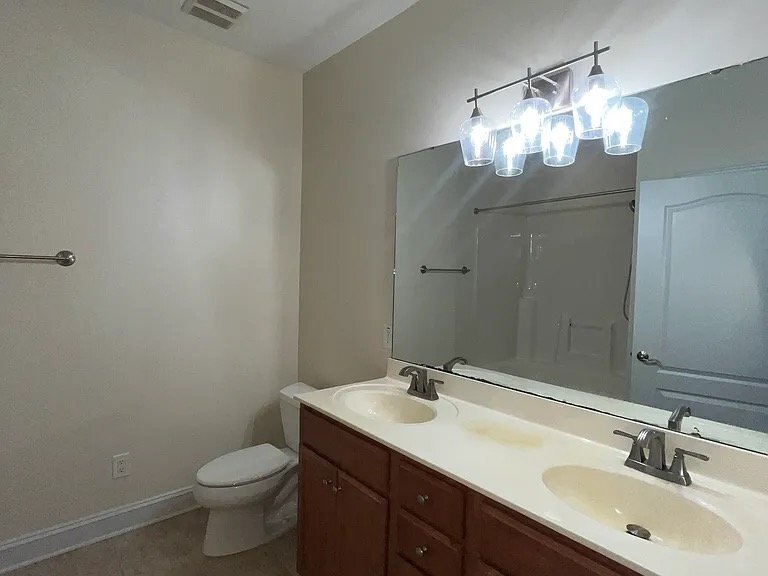 Building Photo - 212 Fountainhead Ln