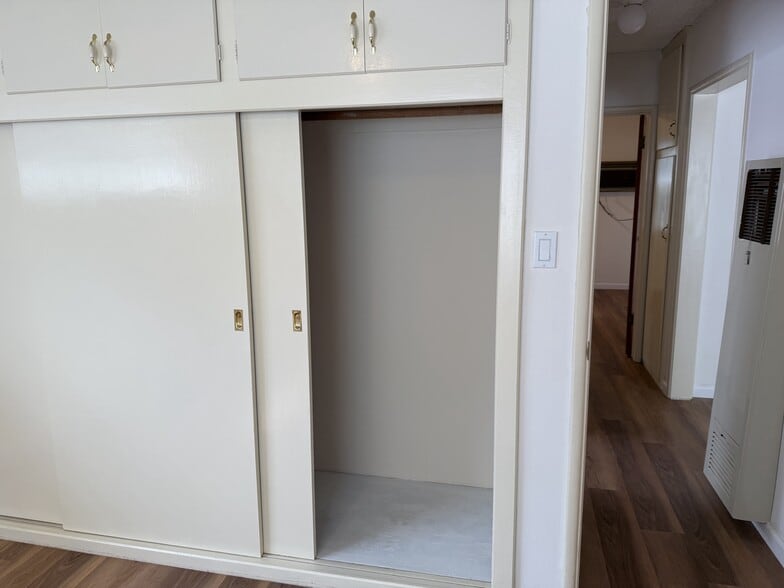 Building Photo - 330 E Fairview Ave