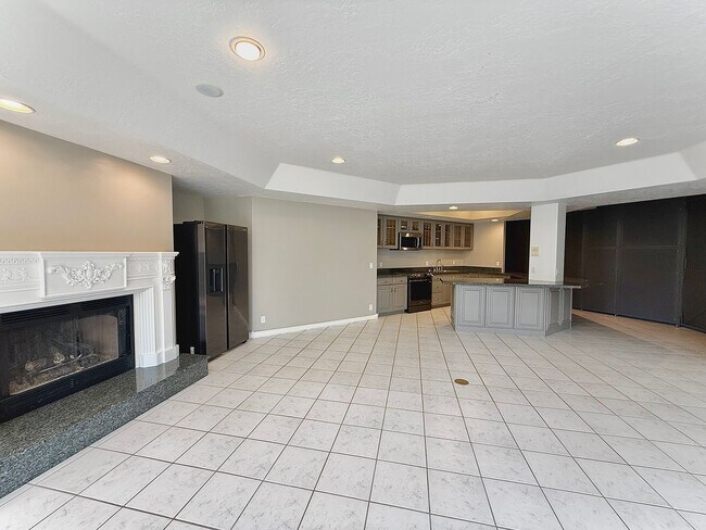 Building Photo - Garden Level in Luxury Home Available Now