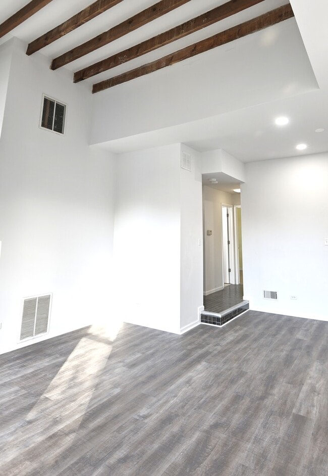 Building Photo - 3621 S Winchester Ave