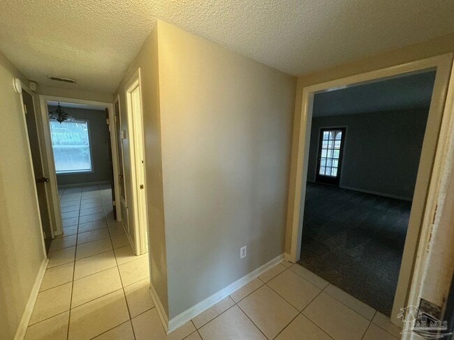 Building Photo - 1017 Great Oaks Dr