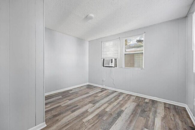 Building Photo - 1648 W 36th St