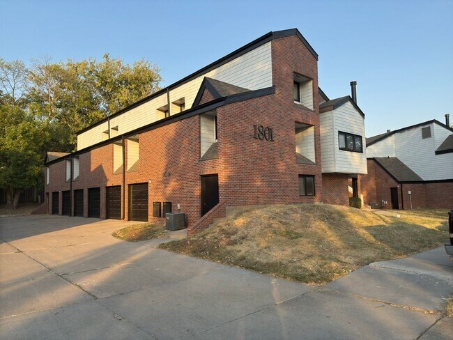 Building Photo - Luxurious 2-Bedroom Apartments with Modern...