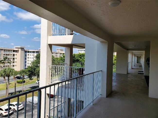 Building Photo - 3000 S Course Dr