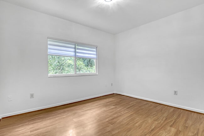 Building Photo - 340 Crestwood Cir