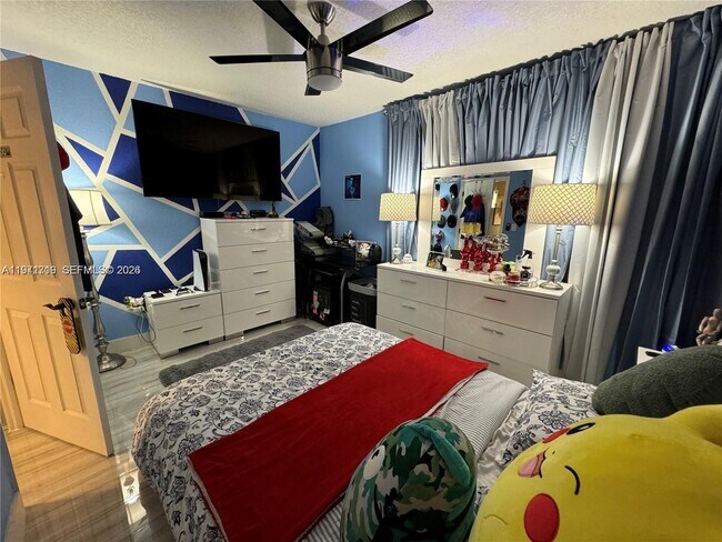 Building Photo - 3870 W 8th Ln