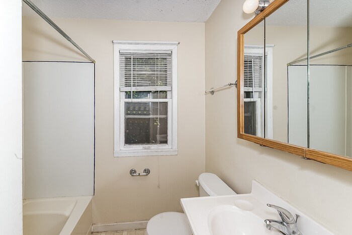 Building Photo - 1856 Clear Ave E