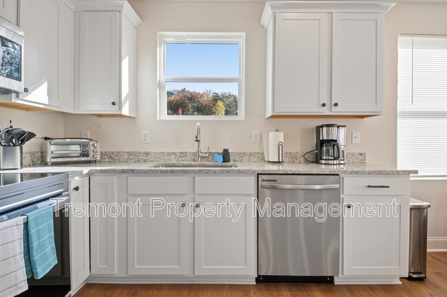 Building Photo - 24 Sawyer St