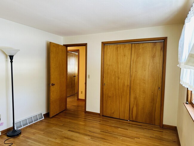 Building Photo - 112 N Stanton St