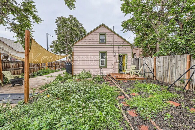 Building Photo - 4543 Columbine St