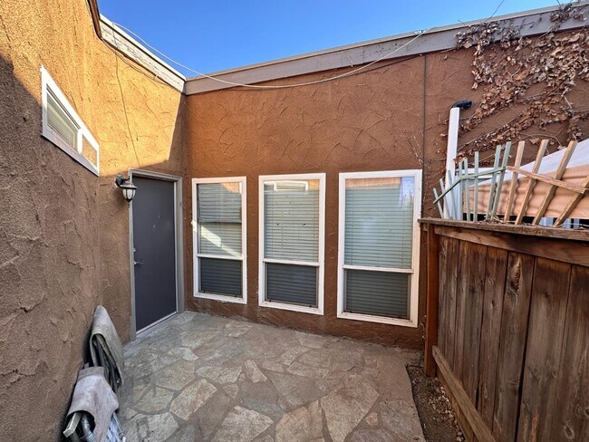 Building Photo - 7178 N Fruit Ave