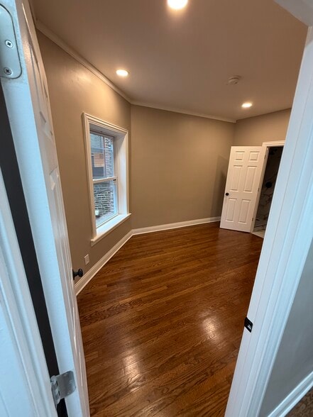 Master Bedroom - 1629 W Granville Ave