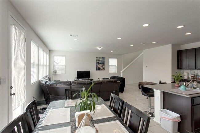 Building Photo - 9109 Garnet Dr
