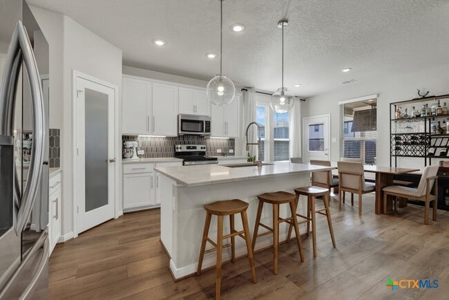 Building Photo - 816 Windflower
