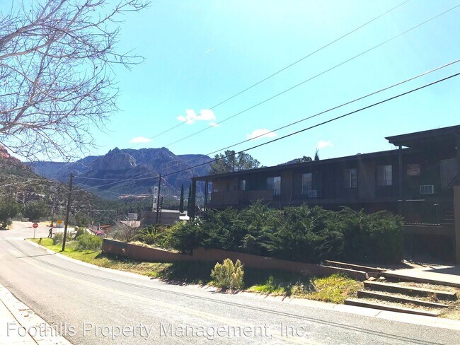 Building Photo - 1 br, 1 bath House - 390 Cedar St #18