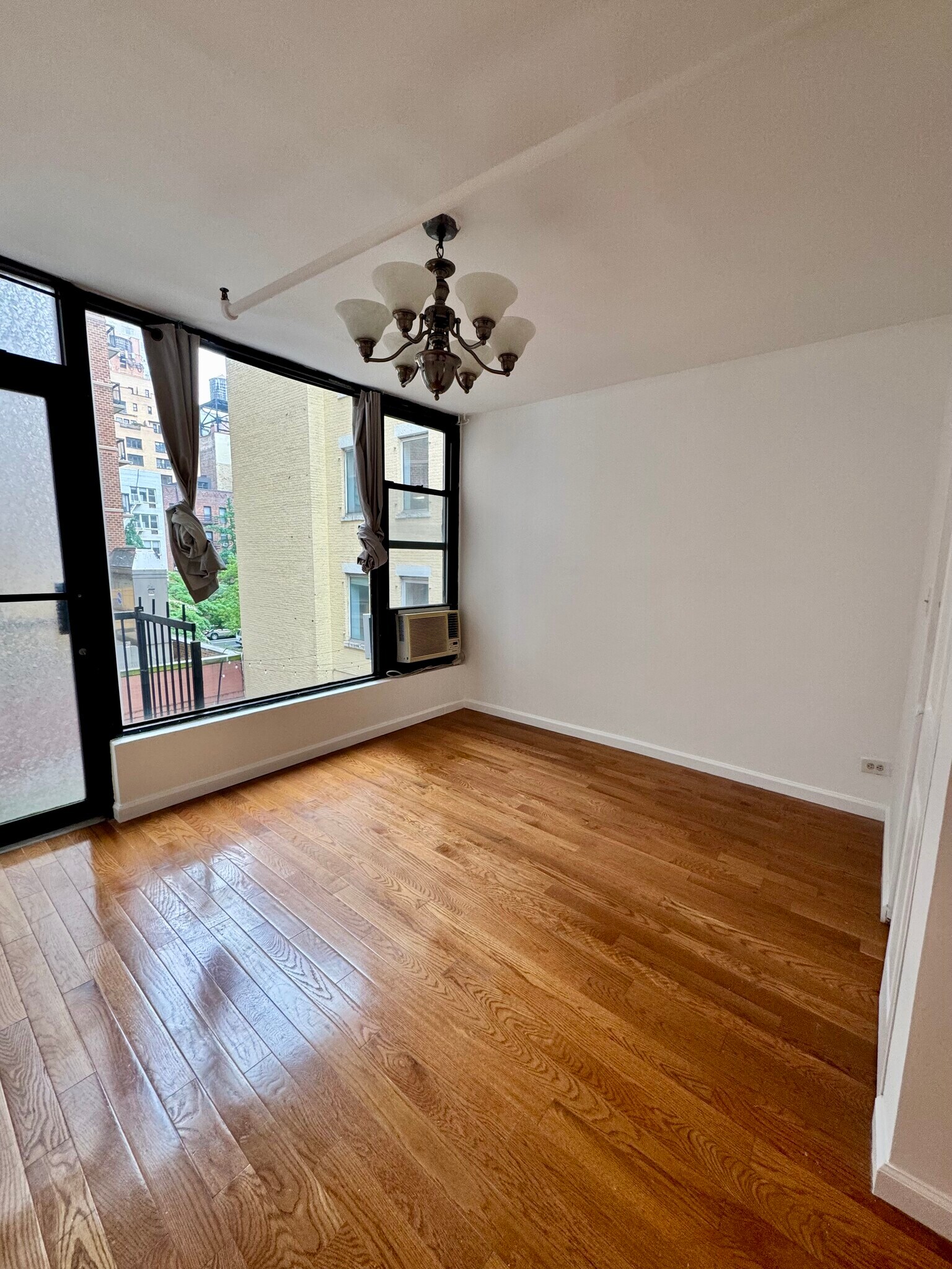Building Photo - 303 E 53rd St