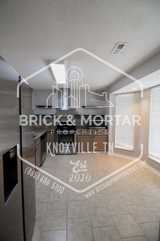 Building Photo - 1006 Davinci Ln