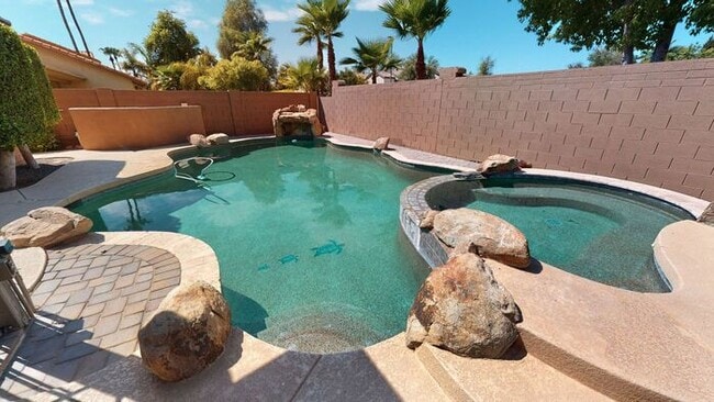 Building Photo - Very nice single level home