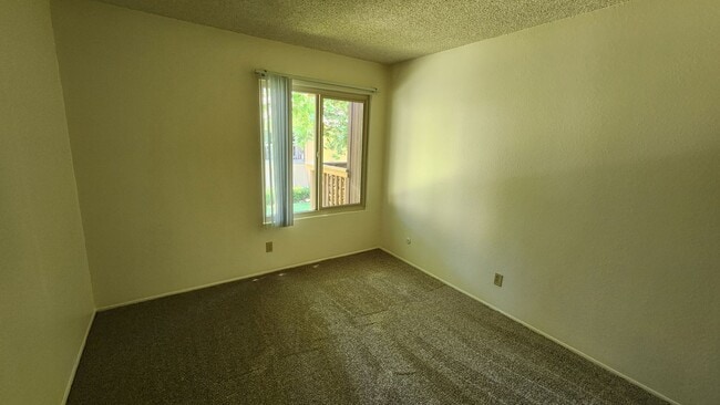 Building Photo - 2 Bedroom Condo in Mission Valley