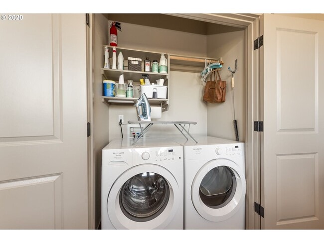 Building Photo - Incredible 2 Bed 1.5 Bath + Den  in N Portland near Peninsula Park! A/C and More!