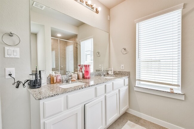 Building Photo - 15775 Cairnwell Bend Dr