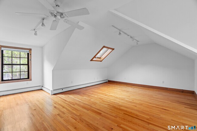 Building Photo - 623 Whitney Ave