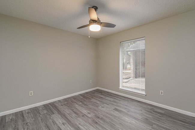 Building Photo - 16911 Summit Oaks Ln