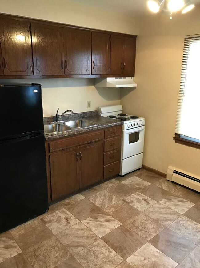 Building Photo - Forestview 1 Bedroom Upper Floor