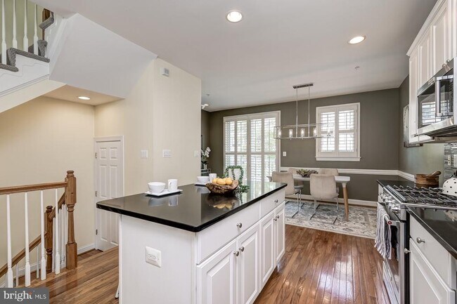 Building Photo - 1236 Harbor Island Walk