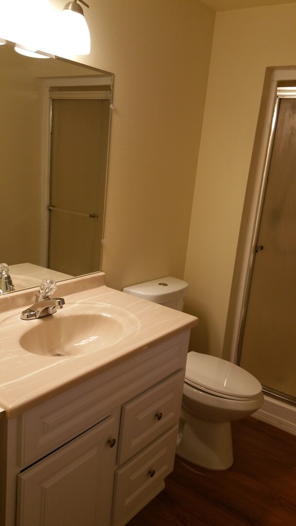 Building Photo - Beautiful 3 Bedroom, 2 bathroom House in Great Quiet Neighborhood.