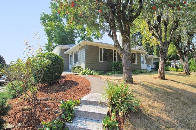 Building Photo - 3396 SE Rockwood St