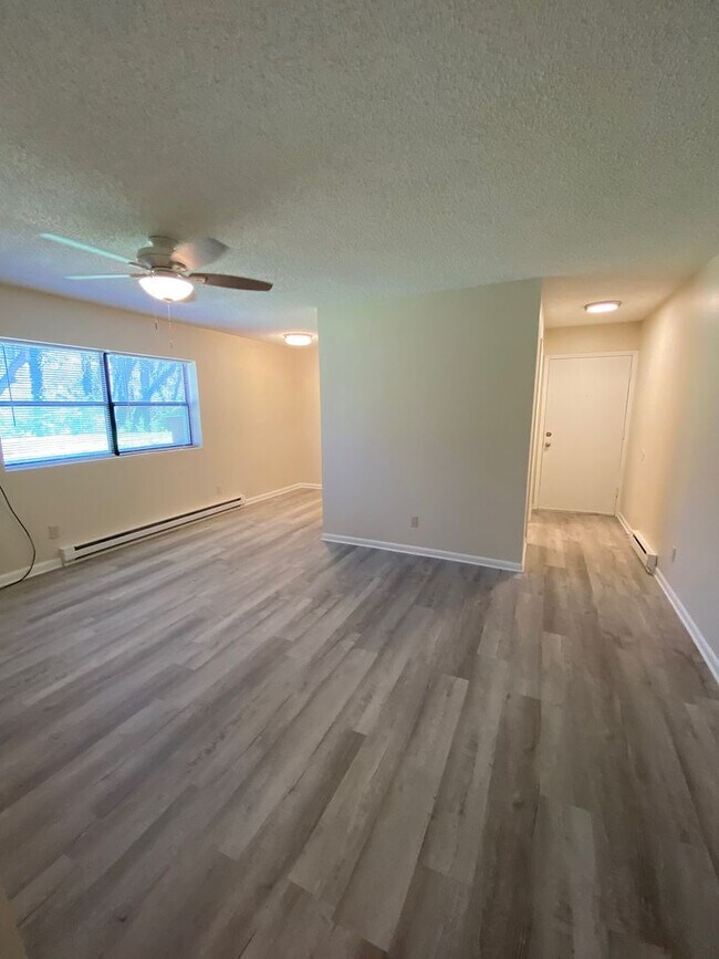 Building Photo - North AVL - Totally renovated 2 bedroom, 1...