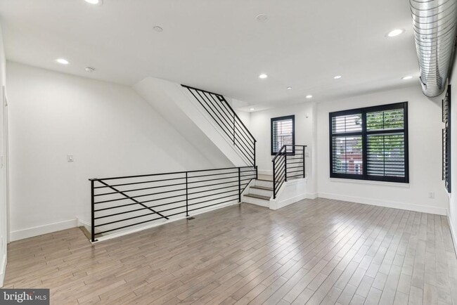 Building Photo - 2835 Edgemont St