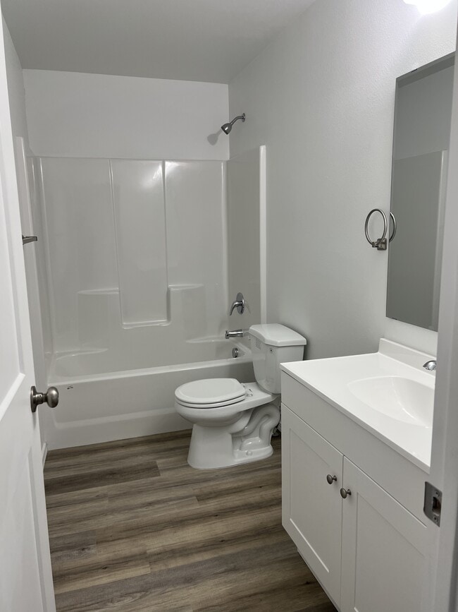 Building Photo - 2821 W Marina Dr