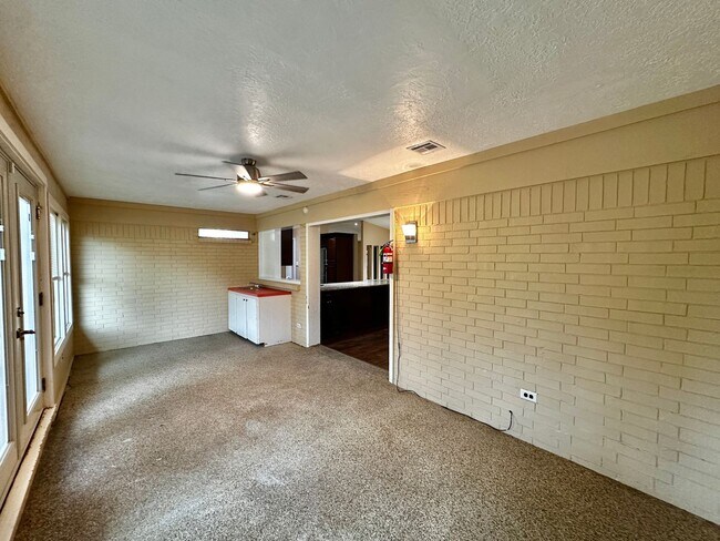 Building Photo - Remodeled Bathrooms