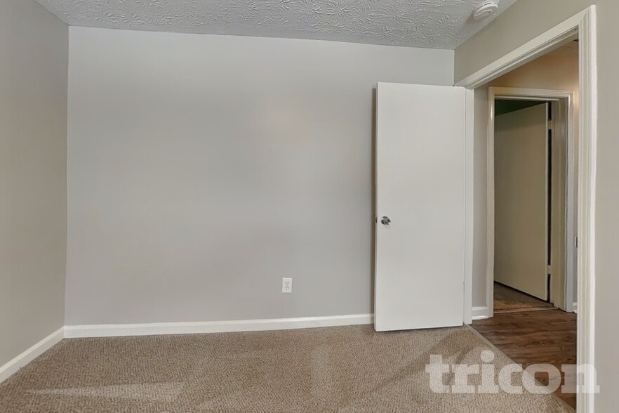 Building Photo - 1515 Olde Oak Dr