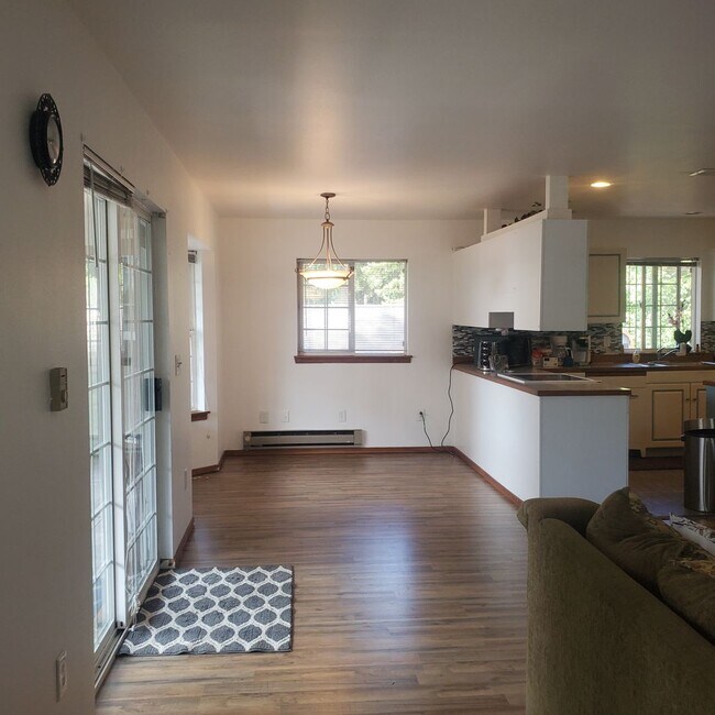 Building Photo - 1 Bedroom Apartment on Mason Lake