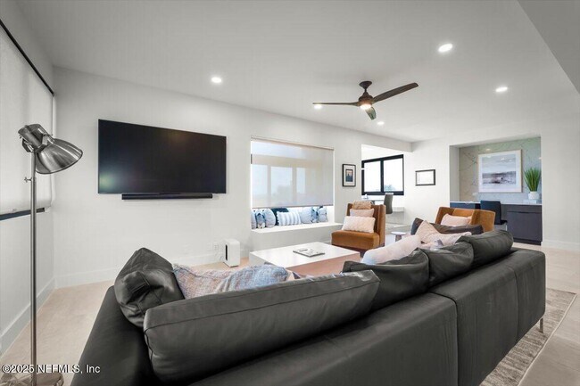 Building Photo - 739 Spinnakers Reach Dr