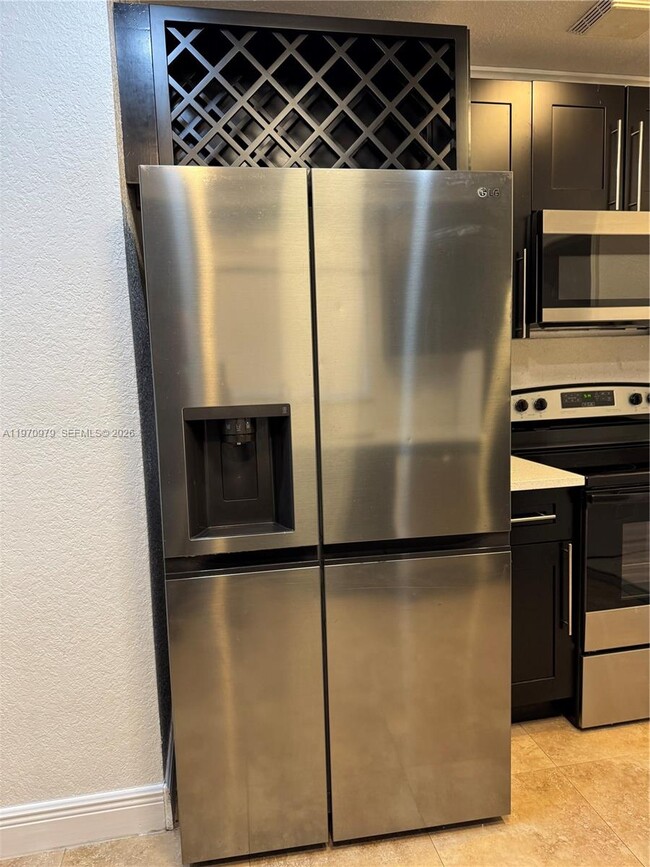 Building Photo - 470 NE 127th St