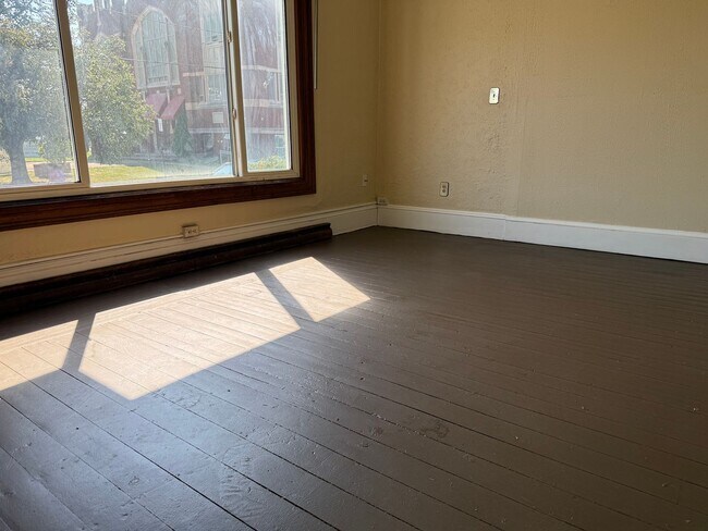 Building Photo - 4438 Pearl Rd