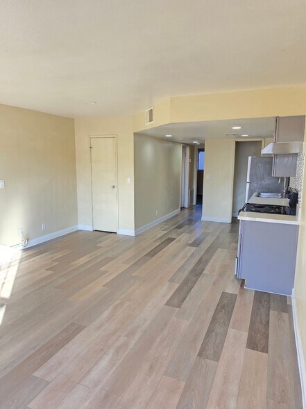 Building Photo - 3701 Thomas Ave