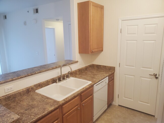 Building Photo - 15700 E Jamison Dr