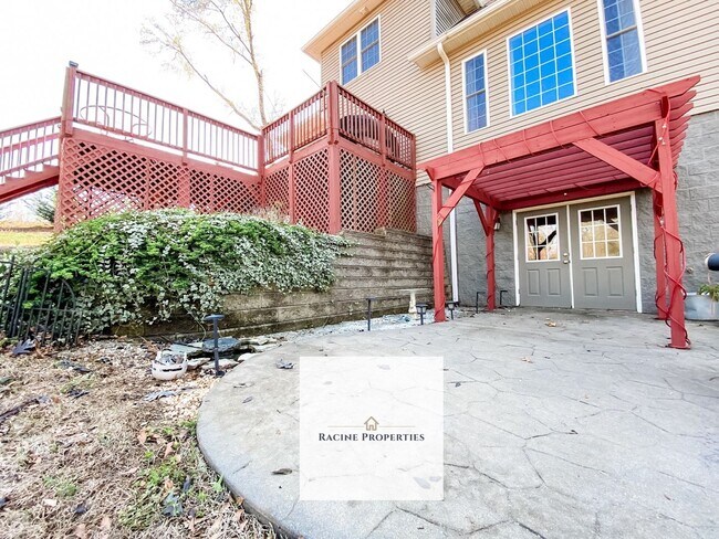 Building Photo - **Your Dream Home Awaits in This Exceptional Cul-de-Sac Retreat**